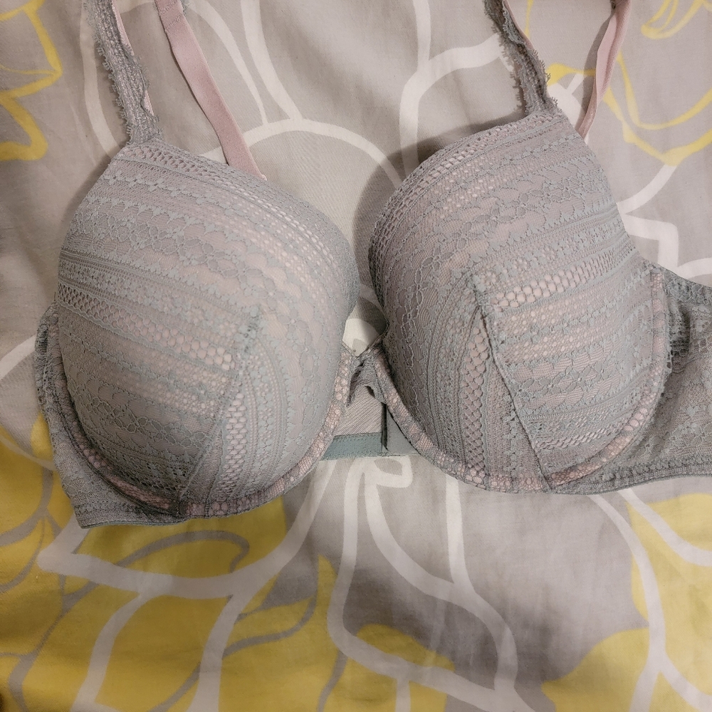 2 VS Bras 38dd